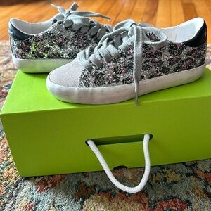 Size 11 toddler girl Sam Edelman sneakers!!